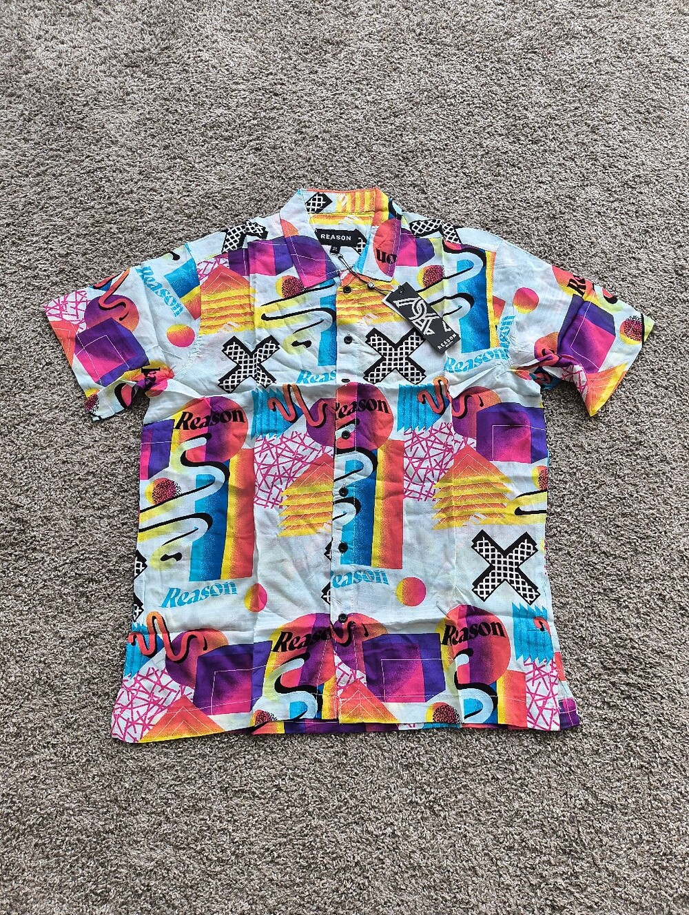 Mens Reason brand Short Sleeve Shirt Size XL, Run small fit like a Large